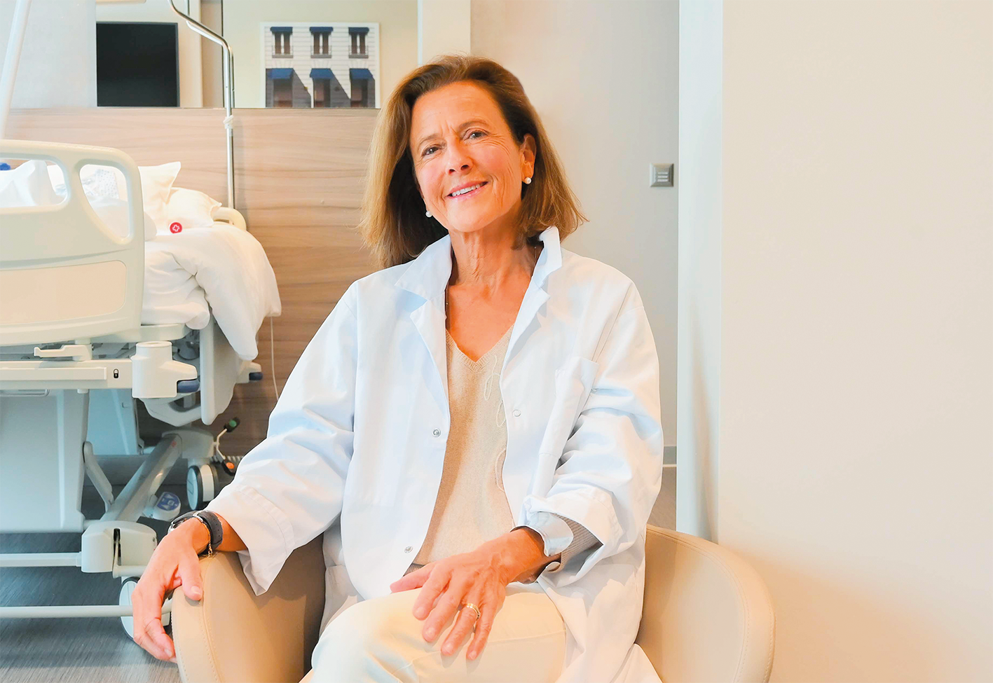 Muriel de Muralt psychologist seated in a room at the Clinique Générale-Beaulieu