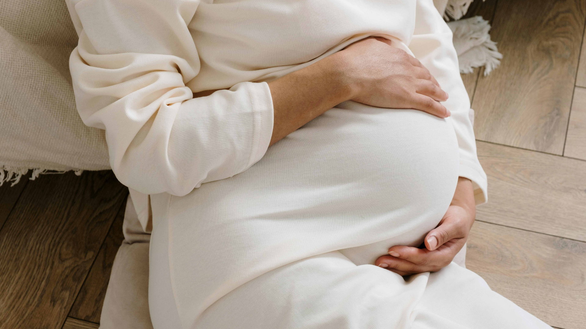 Thérapie cranio-sacrale : et si le lien avec bébé commençait bien avant la naissance ?