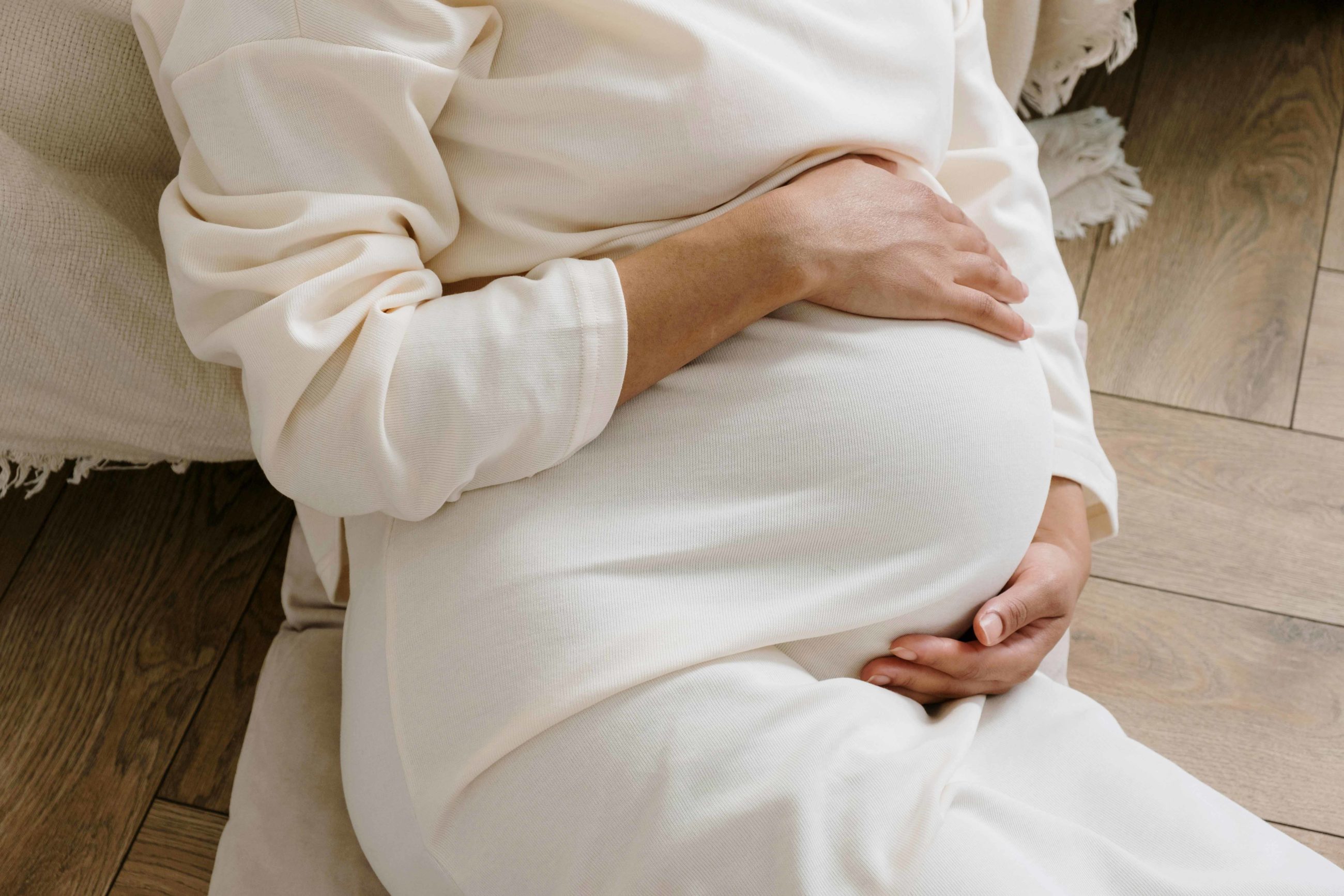 Thérapie cranio-sacrale : et si le lien avec bébé commençait bien avant la naissance ?
